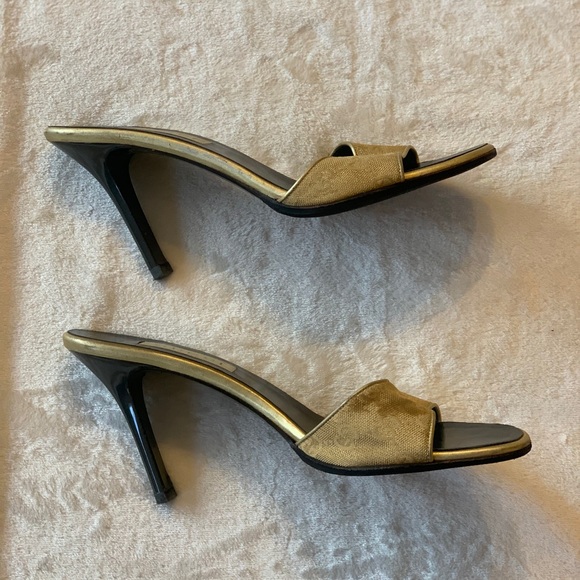 Gucci Vintage Never Worn Gold Metallic GG Mule Heel Pumps w/Gray Heel, Size 10.5 - Picture 3 of 13